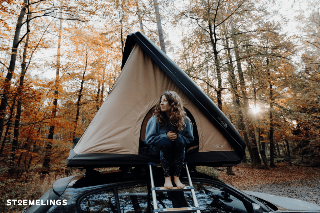 Tentes de toit stoemelings camping dans hussarde duo nait up à coque dure et rigide en foret