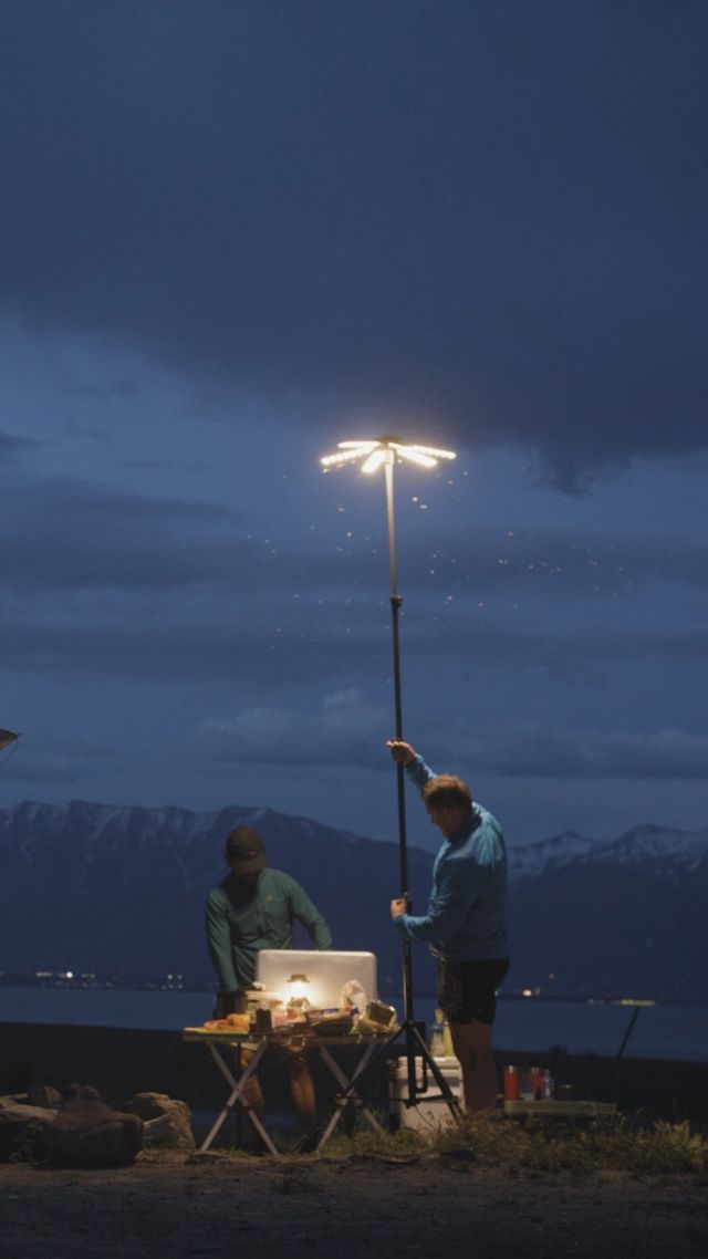 💡⚡ Goal Zero SkyLight 

Découvrez la nouvelle lampe téléscopique de 6000 Lumens de la marque @goalzero qui monte jusqu'à 3,5m 💥

Composée de 6 pâles individuelles directionnelles à 180 degrés, avec sa puissance de 6000 lumens elle éclaire une surface de 60 mètres de diamètre effective grâce à sa grande hauteur de couverture. 
Fonctionne avec votre allume-cigare, une batterie portable ou encore avec sa batterie de secours intégrée qui vous permettra d'éclairer votre espace jusqu'à 8 heures. Résiste aux intempéries (IPX4) et livré avec son étui de transport rigide.

Nous, ON L'ADORE ☀

_________________________

𝗦𝗧𝗢𝗘𝗠𝗘𝗟𝗜𝗡𝗚𝗦 🏕️
Un melting-pot d’aventures et de belgitude.

🇧🇪 ⛺ Vente et location de tentes de toit et d’équipements de plein air
🌐 www.stoemelings.be
📧 bonjour@stoemelings.be
📞 081 39 57 27
🏡 Gembloux || Durbuy

#goalzero #adventureusa #dachzelt #daktent #daktenten #rooftoptent #tentedetoit #vanlife #vantrip #camperlife #adventure #aventure