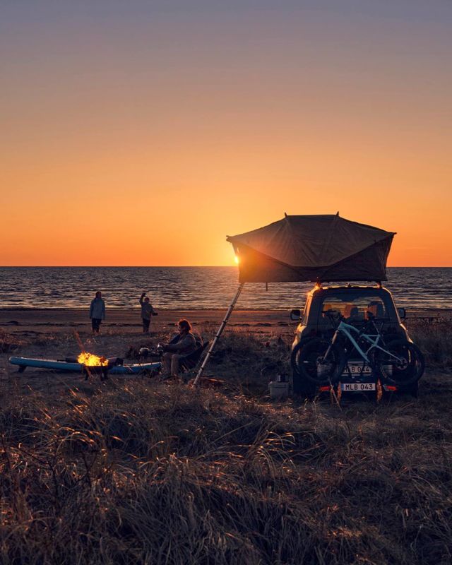 🇸🇪 Tente de toit Thule Approach, la toute dernière soft cover de chez @thule, déclinée en 3 tailles :
Version S de 213x123 cm
Version M de 240x143 cm
Version L de 244x183 cm 

Selon nous, une des meilleurs tentes de sa catégorie 👊 💥

Venez la découvrir dans l'espace @thule chez Stoemelings pour qu'on vous en dise tout ce qu'on en pense 🫶

_________________________

𝗦𝗧𝗢𝗘𝗠𝗘𝗟𝗜𝗡𝗚𝗦 🏕️
Un melting-pot d’aventures et de belgitude.

🇧🇪 ⛺ Vente et location de tentes de toit et d’équipements de plein air
🌐 www.stoemelings.be
📧 bonjour@stoemelings.be
📞 081 39 57 27
🏡 Gembloux

#thule #thuleapproach #rooftoptent #adventurethule #thuleequipment #thulegear